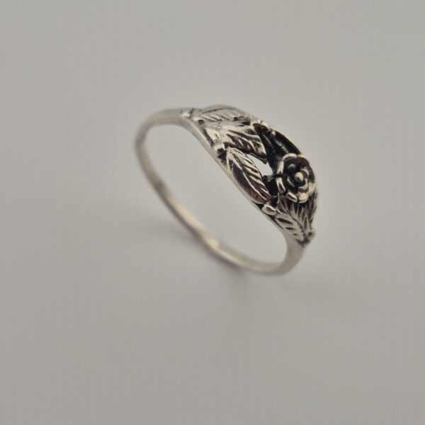 Vintage 925 Sterling Silver Ring — Floral Openwork Design