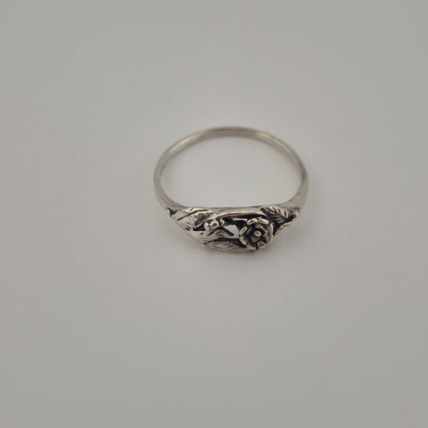 Vintage 925 Sterling Silver Ring — Floral Openwork Design