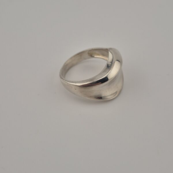 Vintage 925 Sterling Silver Ring — Sculptural Design