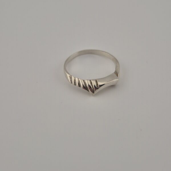 2026/07/13110-1-scaled.jpg Vintage 925 Sterling Silver Ring — Geometric Design