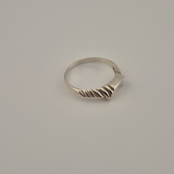 2026/07/13113-1-scaled.jpg Vintage 925 Sterling Silver Ring — Geometric Design