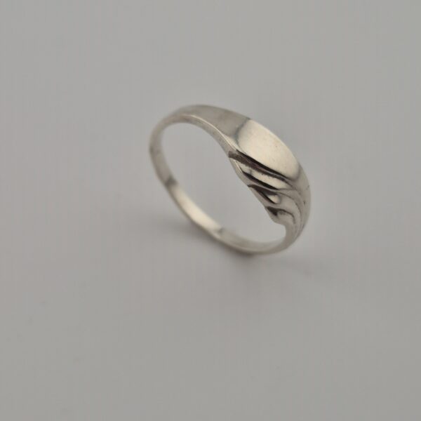 Vintage 925 Sterling Silver Ring — Flowing Line Design