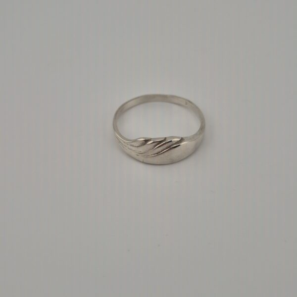 Vintage 925 Sterling Silver Ring — Flowing Line Design
