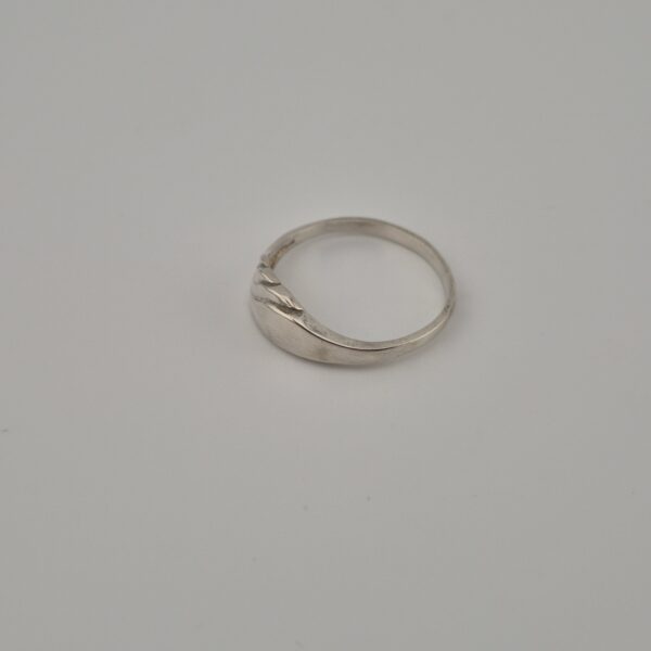 Vintage 925 Sterling Silver Ring — Flowing Line Design