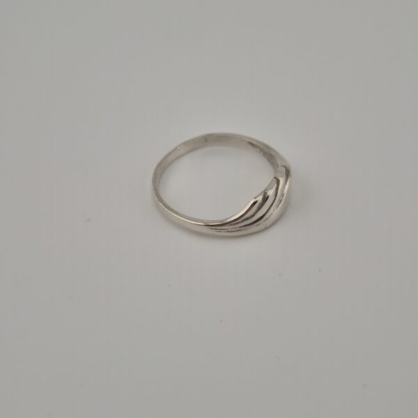 Vintage 925 Sterling Silver Ring — Flowing Line Design