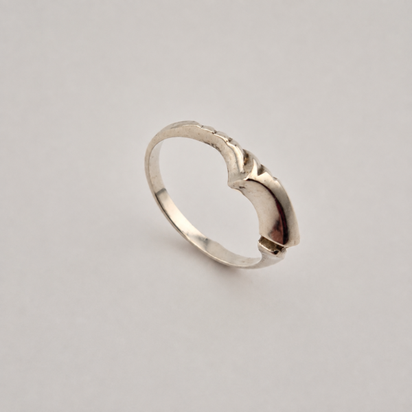 2026/07/16161.png Vintage 925 Sterling Silver Ring — Geometric Design