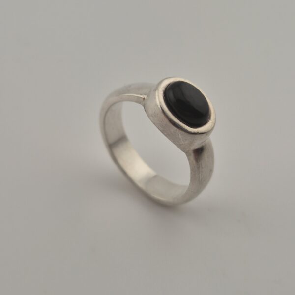 Vintage 925 Sterling Silver Ring — Oval Black Onyx