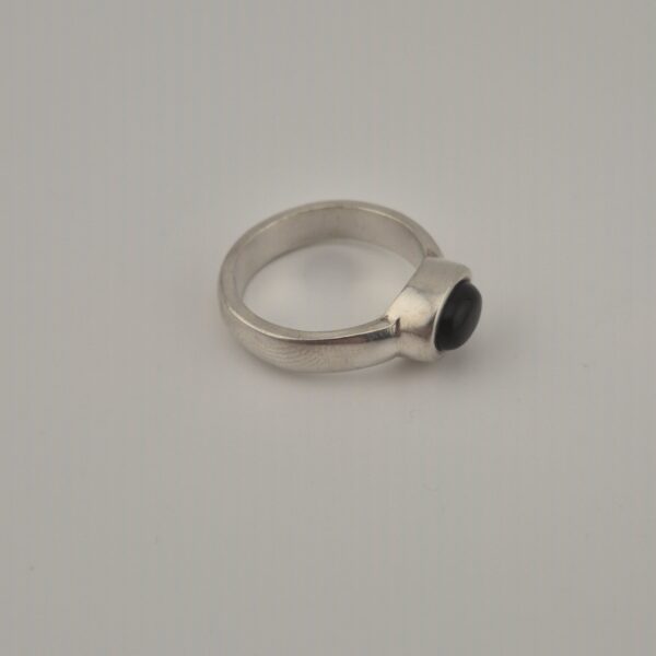Vintage 925 Sterling Silver Ring — Oval Black Onyx