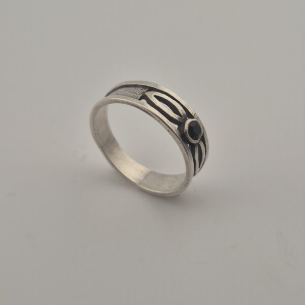 Vintage 925 Sterling Silver Ring — Faceted Black Onyx