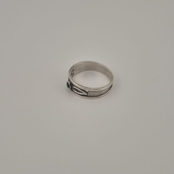 Vintage 925 Sterling Silver Ring — Faceted Black Onyx
