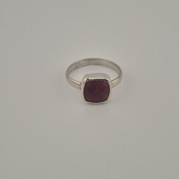 Vintage 925 Sterling Silver Faceted Garnet Ring