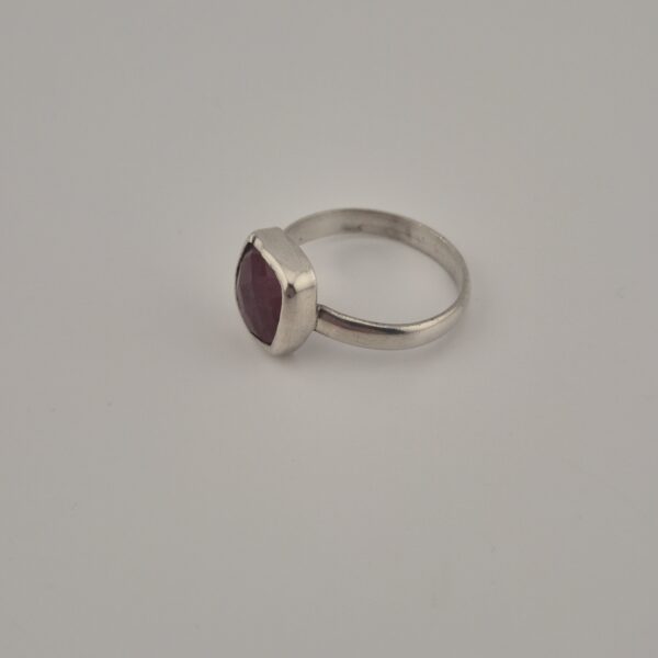 Vintage 925 Sterling Silver Faceted Garnet Ring
