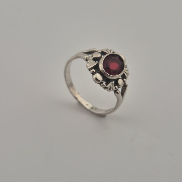Vintage 830 Silver Garnet Ring