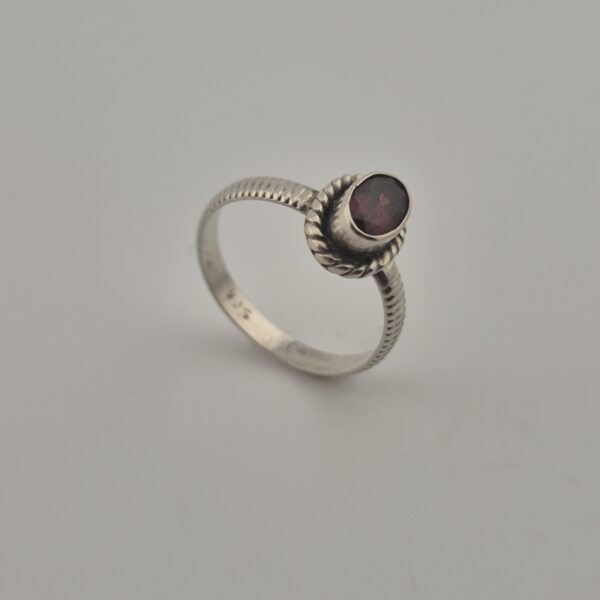 Vintage 925 Sterling Silver Garnet Ring