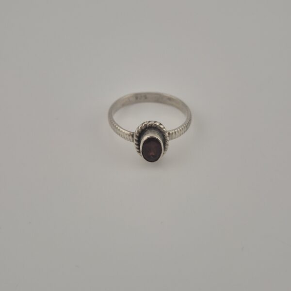 Vintage 925 Sterling Silver Garnet Ring