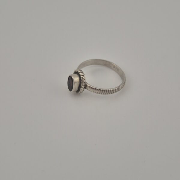 Vintage 925 Sterling Silver Garnet Ring