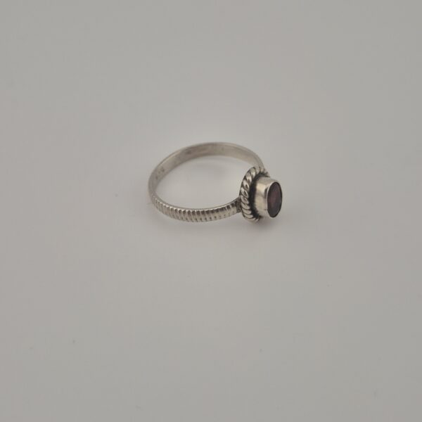 Vintage 925 Sterling Silver Garnet Ring