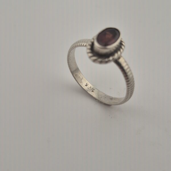 Vintage 925 Sterling Silver Garnet Ring