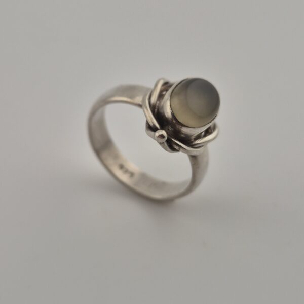 Vintage 925 Sterling Silver Ring with Natural Moonstone