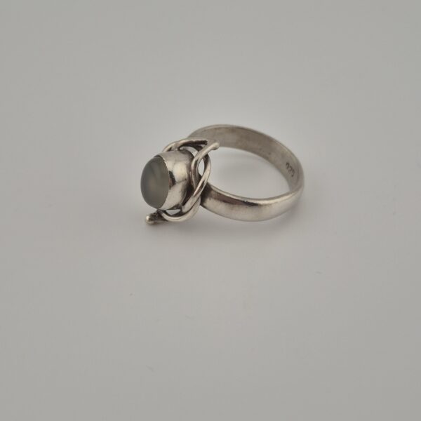 Vintage 925 Sterling Silver Ring with Natural Moonstone