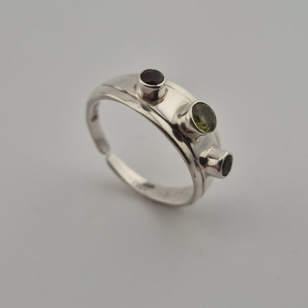 Unique Vintage 925 Sterling Silver Ring with Peridot, Amethyst & Garnet