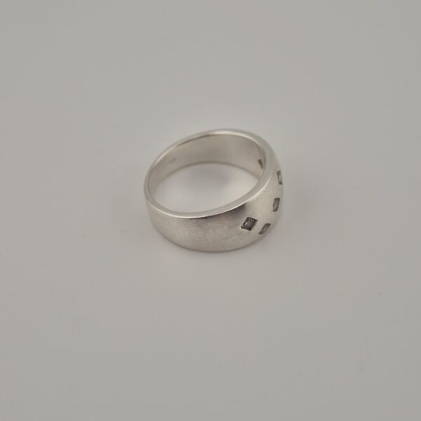 Vintage 925 Sterling Silver Zirconia Band Ring